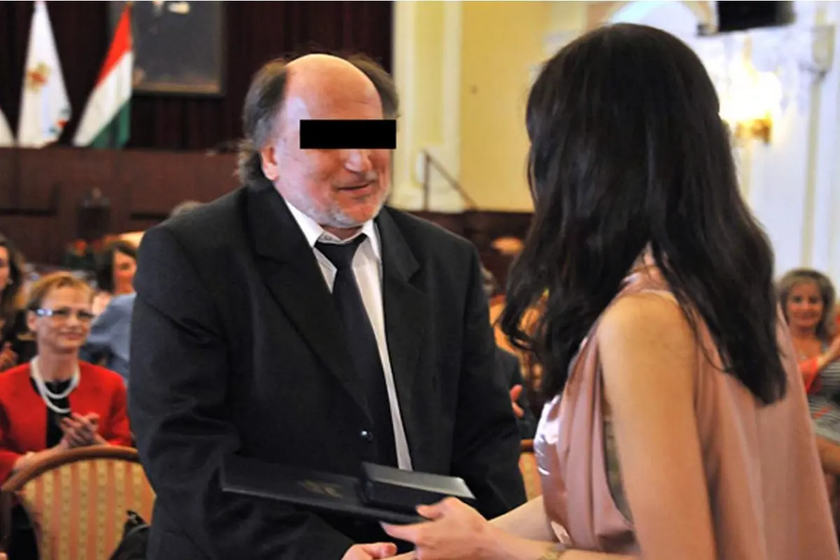A Fidesz főpolgármester-jelöltje adta át a bicskei gyermekotthon pedofil igazgatójának kitüntetését