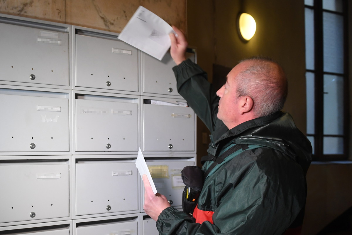 Benyomkövetőztek egy konzultációs ívet: még a postán volt, amikor végeredményt hirdetett a kormány