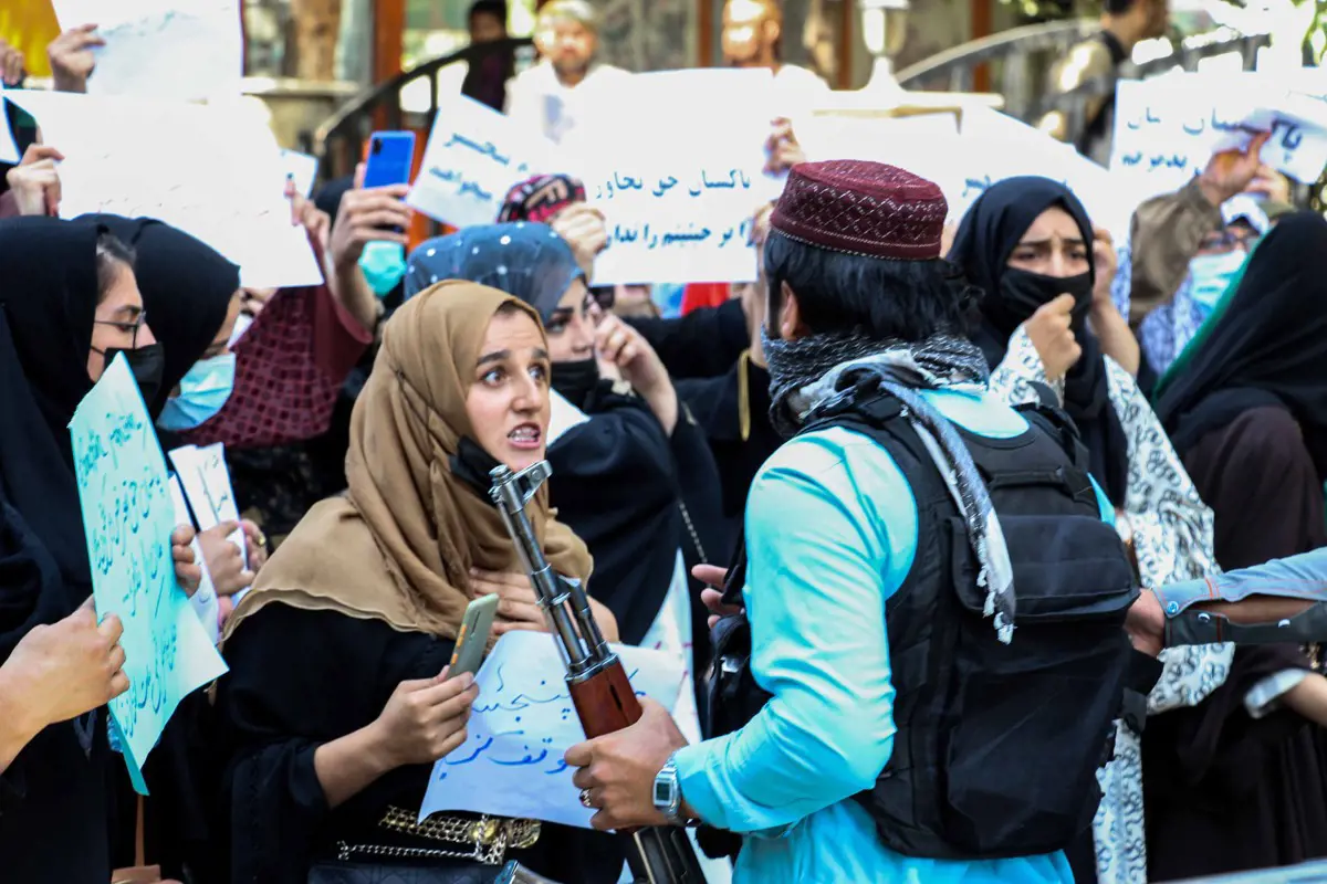 2022: a tálibok nem engedik együtt szórakozni a nőket és férfiakat a vidámparkokban