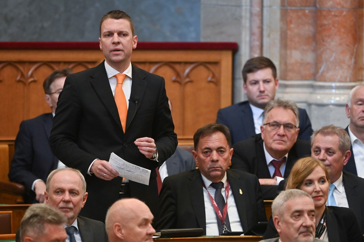 A Fidesz kommunikációs igazgatója szerint jogos, hogy kirúgták a Magyar Péter tüntetés református lelkészét