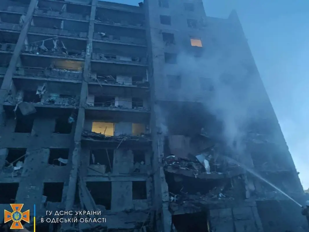 Az oroszok szétlőttek egy ukrán panelházat, sok a civil halott