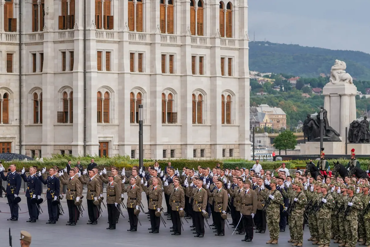 Valójában a Honvédelmi Minisztérium győzött: benyelték Palkovicsot és a védelmi ipari holdingot