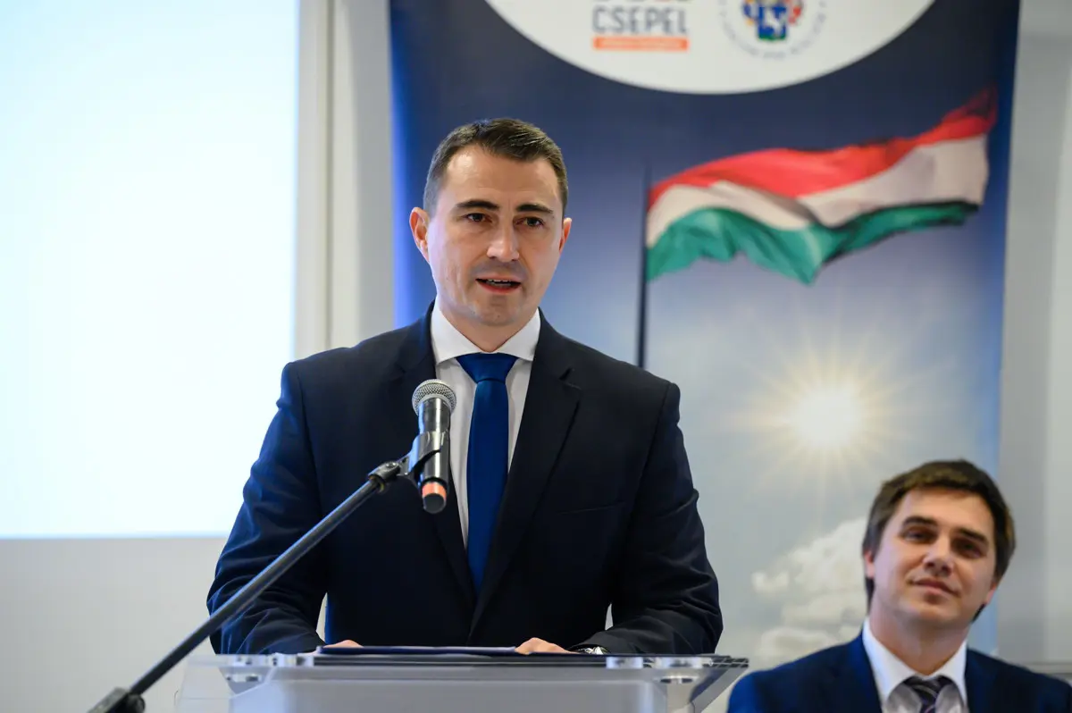 A csepeli Fidesz szerint kitiltotta Orbán Viktort a helyi lapból a csepeli polgármester