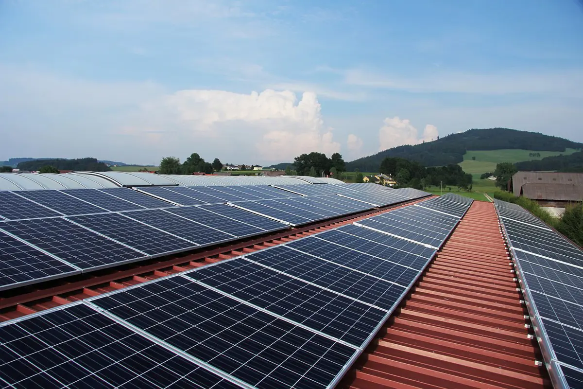 Kínai tulajdonú napelemgyártók ellen indított vizsgálatot az EU az állami támogatások miatt