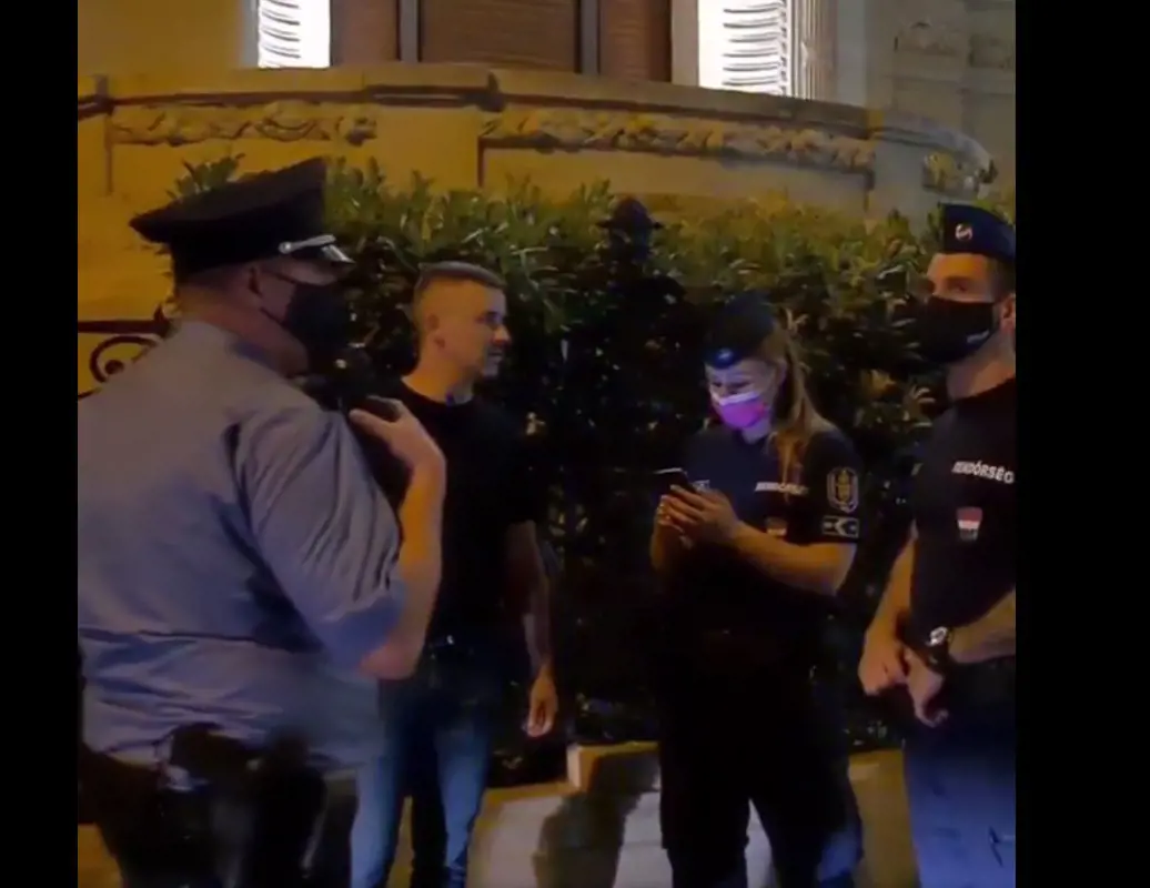Jakab Pétert a Fidesz Lendvay utcai székházánál igazoltatták a rendőrök