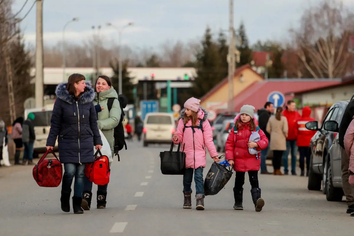 „Attól félünk a leginkább, hogy a családunkban valaki meghal” – Helyszíni riport az ukrán–magyar határról