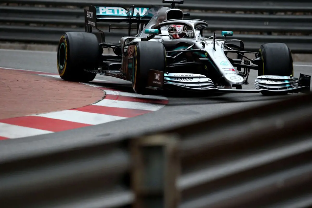 Monaco: Hamilton szűken verte Bottast, Leclerc időmérőjét elrontotta a Ferrari