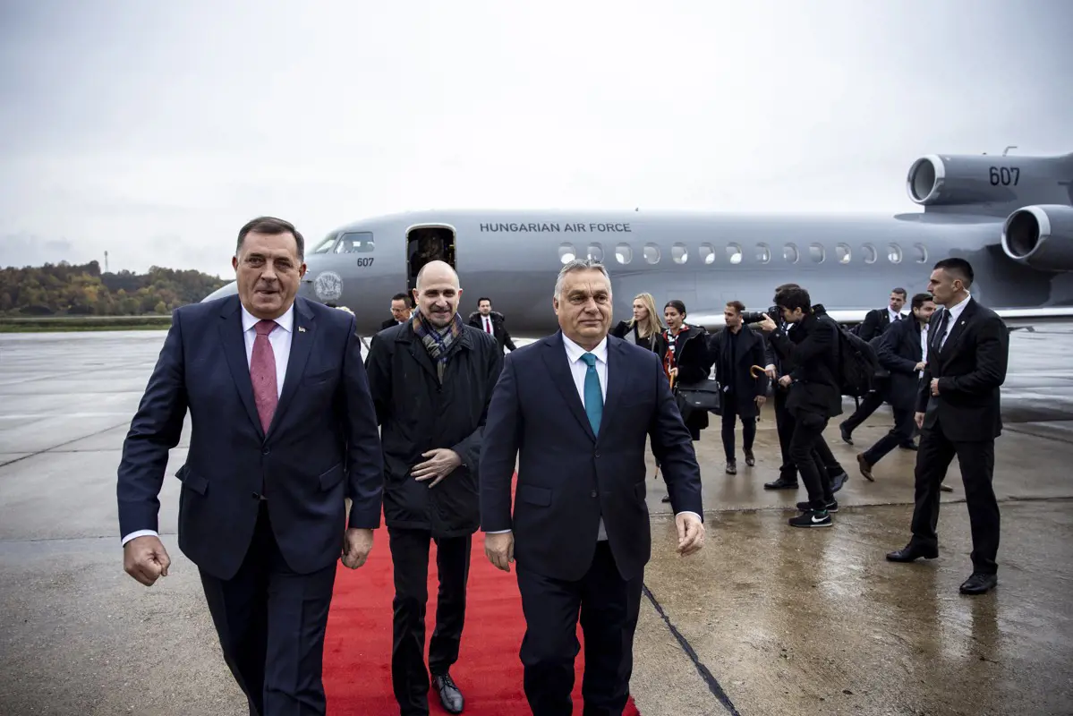 Orbán a honvédség 13 milliárdos luxusgépével menőzött Bosznia-Hercegovinában