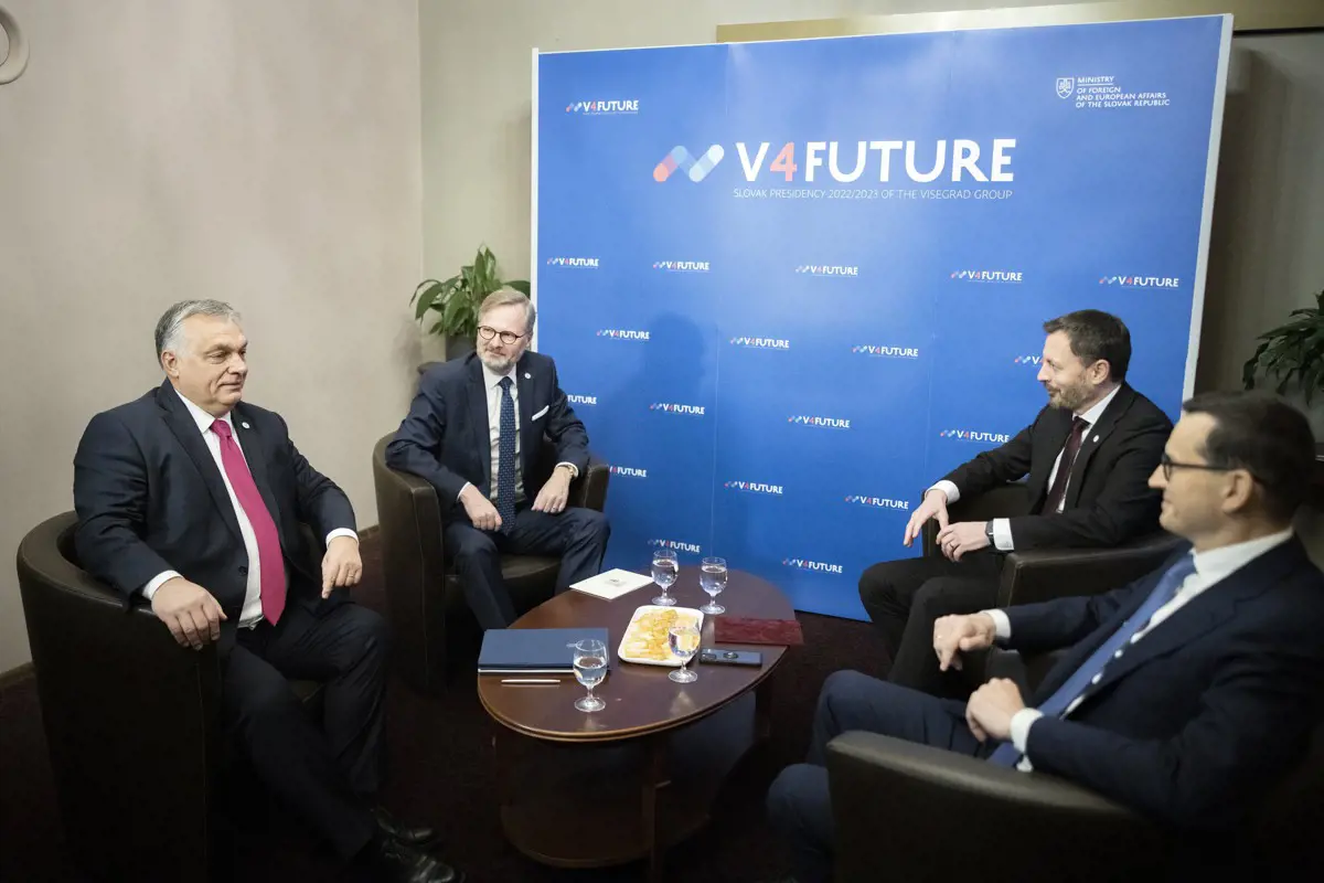 V4: Orbán Viktor még a közeli Kassára is a Falconnal ment