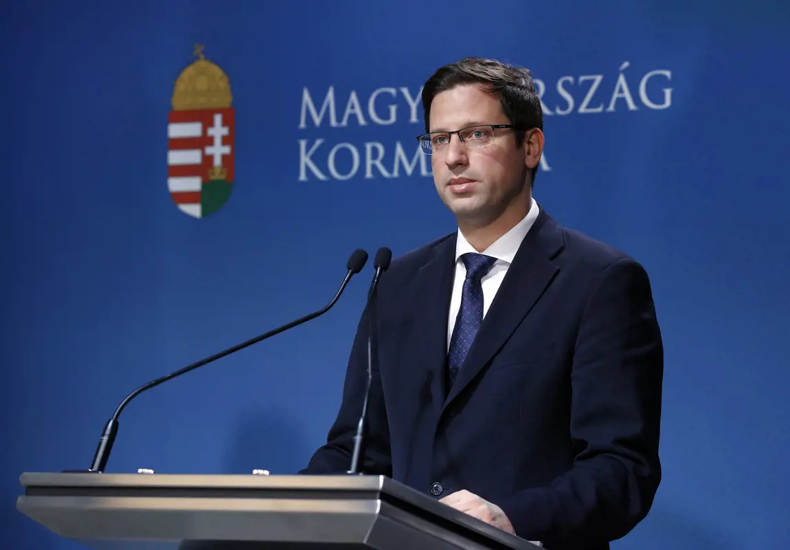 Gulyás Gergely: elfogadhatatlan a magyar himnusz betiltása