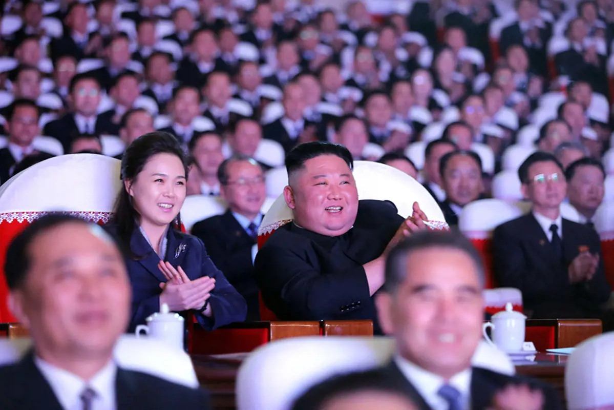 Váratlanul előkerült Kim Dzsongun felesége egy év rejtélyes eltűnés után