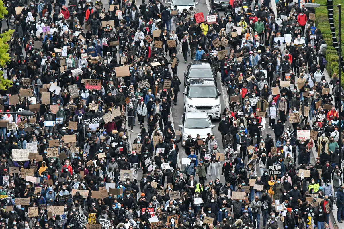 Világszerte tízezrek tüntettek a rasszizmus ellen