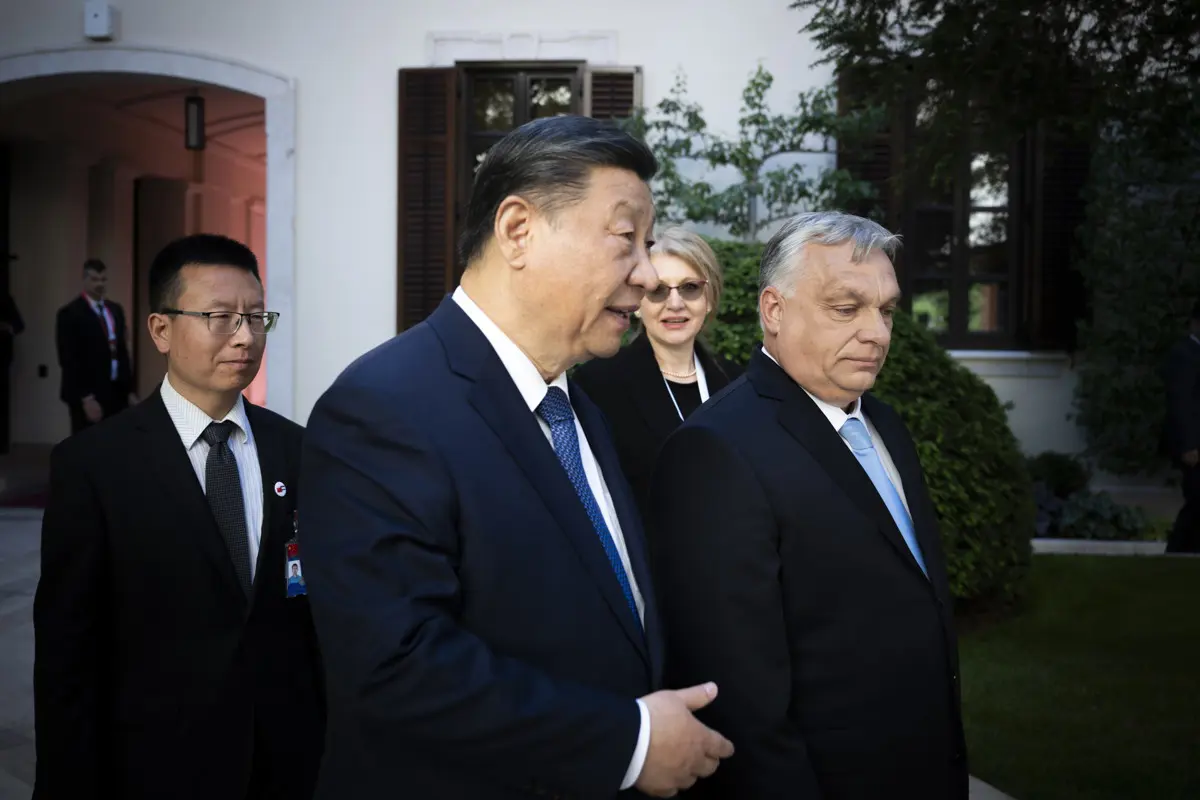 Hírünk a világban: Egy republikánus szenátor Kína lábtörlőjeként beszélt Magyarországról