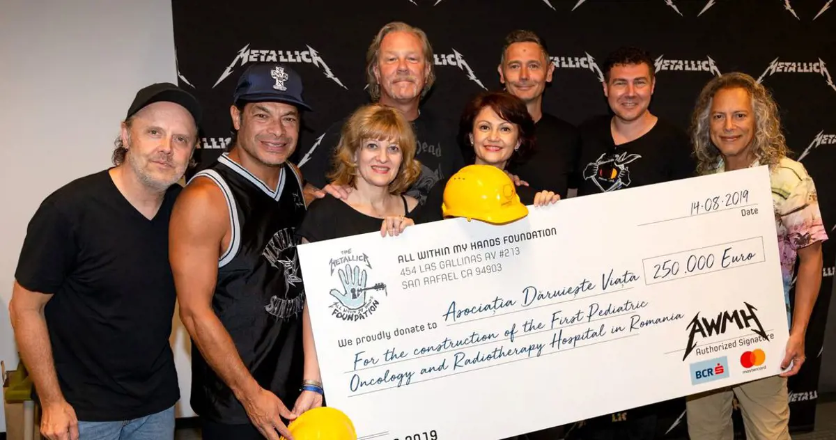A Metallica 250 ezer eurót adományozott az első romániai gyermekrákkórház építésére