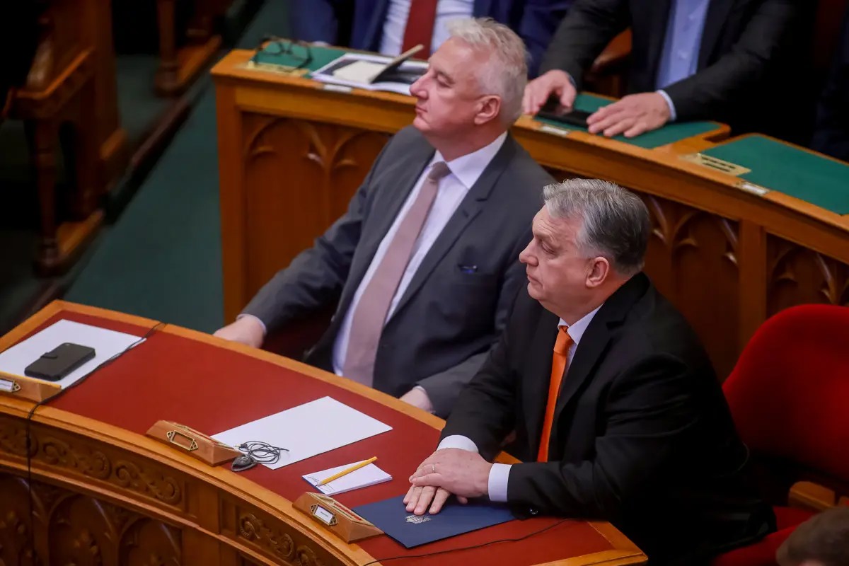 Nyolc éve tart a tömeges bevándorlás okozta válsághelyzet, ismét hosszabbított a kormány