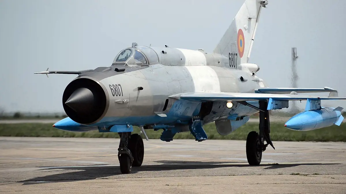 Lezuhant a román légierő egyik vadászgépe, a pilóta katapultált