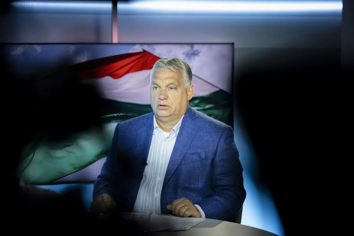 A múltat végképp eltörölni? Eltűntek Orbán Viktor kínos mondatai, amikor bevándorlóországról beszélt