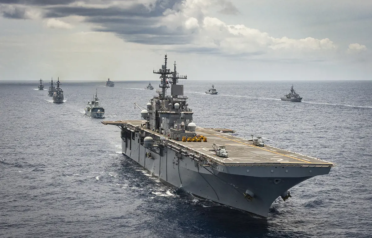 Az USA és másik 25 ország részvételével nagyszabású haditengerészeti gyakorlat kezdődött el a Csendes-óceánon
