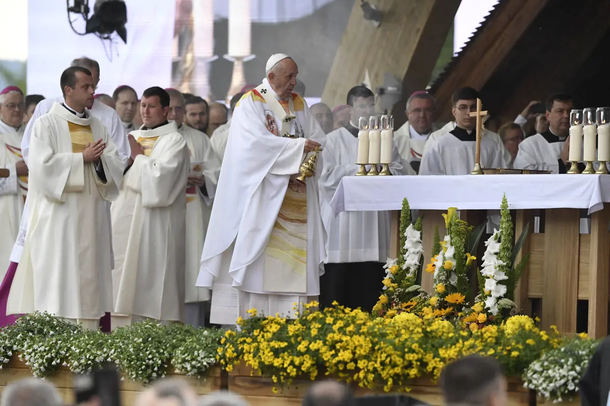 Ferenc pápát „tisztelet és megbecsülés illeti”