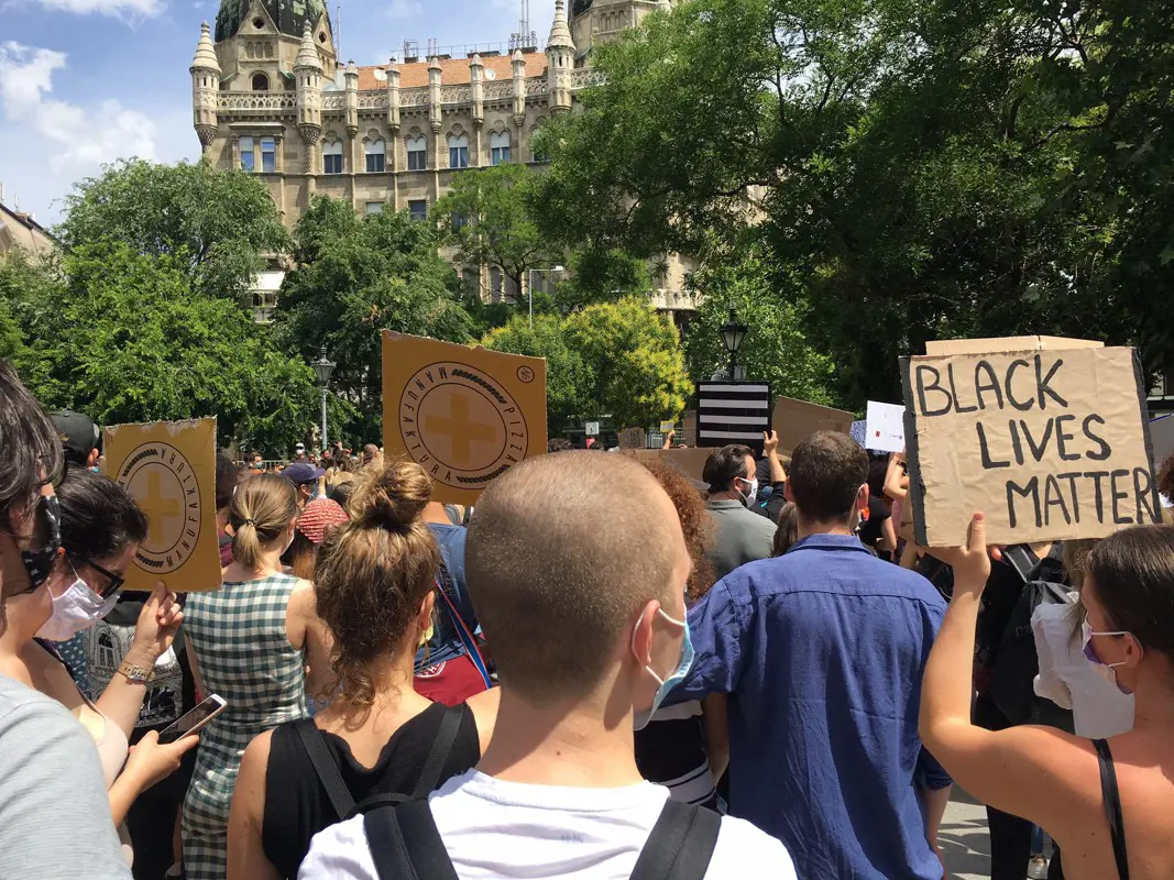 Ezren voltak a Black Lives Matter budapesti tüntetésén