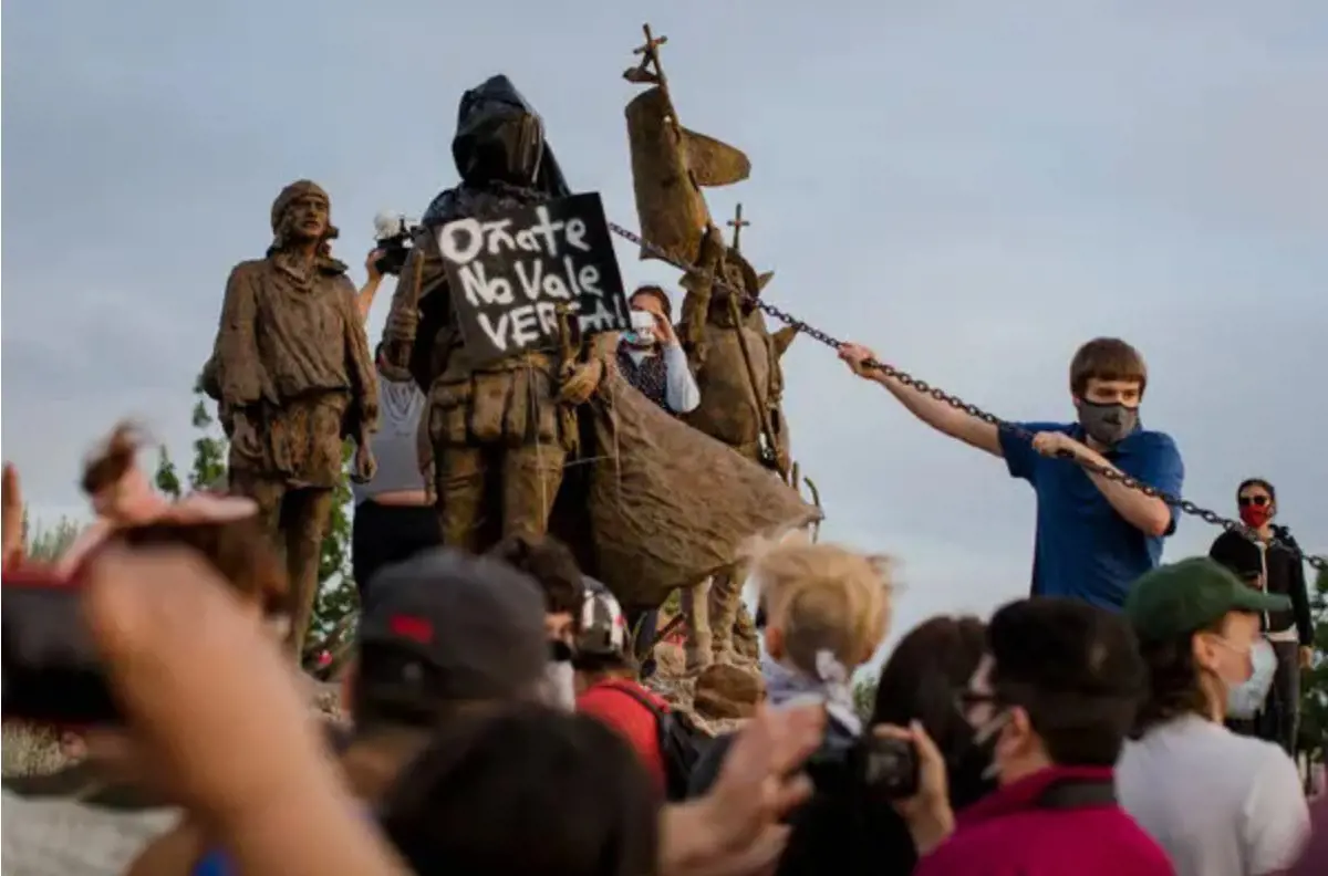 Le akarták dönteni egy spanyol hódító szobrát Új-Mexikóban, egy férfit meglőttek