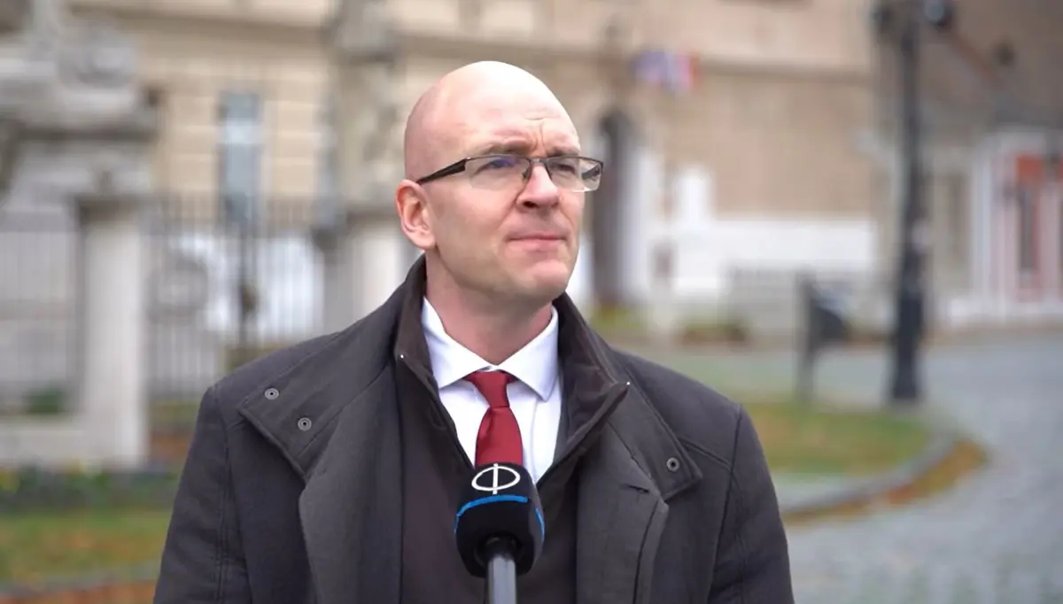 Vajon bemennek a munkahelyükre a fideszesek, ha a devizakárosultakról kell tárgyalni?