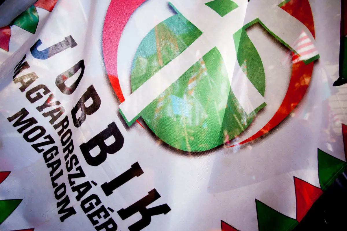 A Jobbik beérte a DK-t