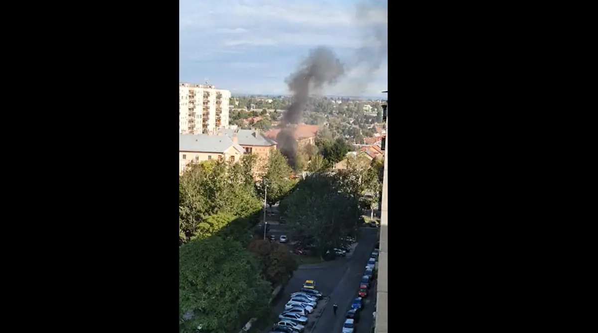 Valami felrobbant egy budapesti autószerelő műhelyben