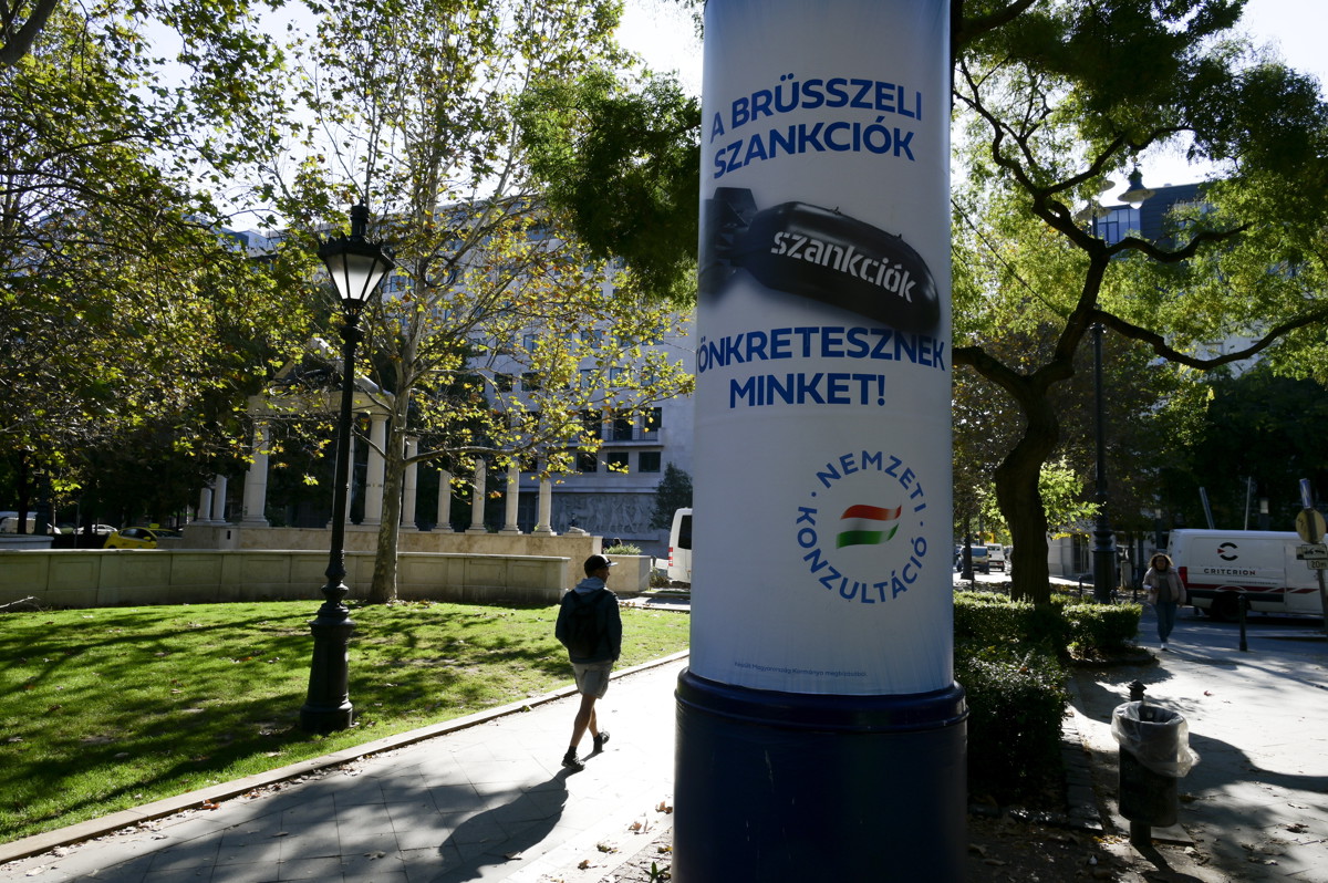 Az óriásplakátok tizede eltűnhet a közterületekről egy új szabályozás nyomán