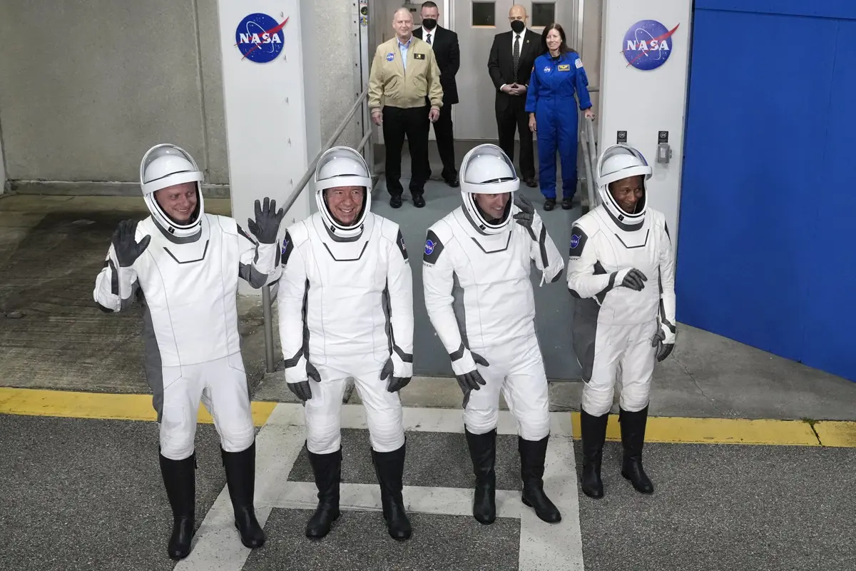 Rendben megérkezett a négy űrhajós a Nemzetközi Űrállomásra