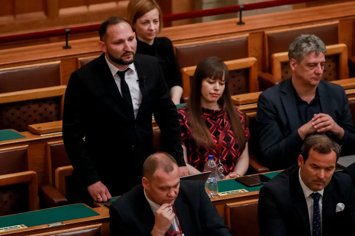Cigány nyelven szólalt fel a Jobbik roma képviselője, aki az elmaradt felzárkóztatást kérte számon a Fidesz-KDNP-től