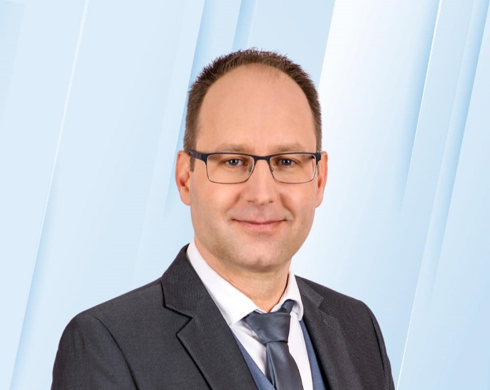Schadl György ügyvédjét indítja a Fidesz Zugló egyik választókerületében