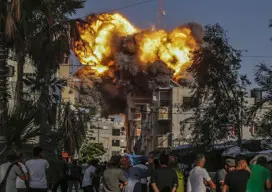 Izraeli légicsapás ért egy gázai iskolaépületet, több tucatniyan meghaltak