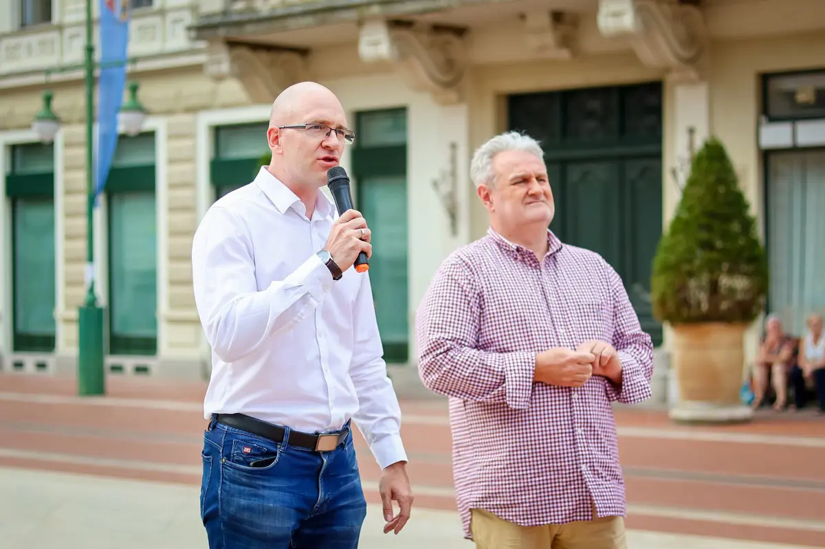 Devizakárosultak ügye: rendkívüli parlamenti ülést kezdeményez a Jobbik