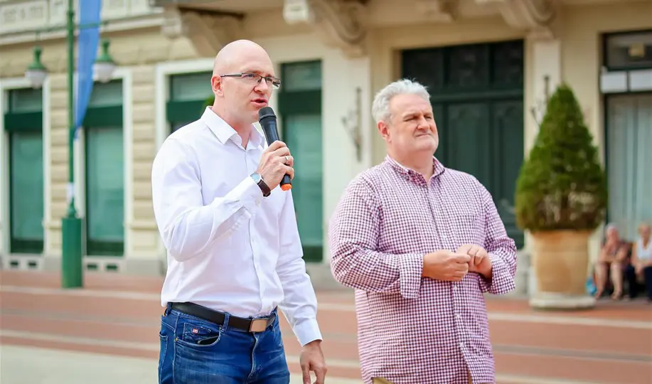 Devizakárosultak ügye: rendkívüli parlamenti ülést kezdeményez a Jobbik