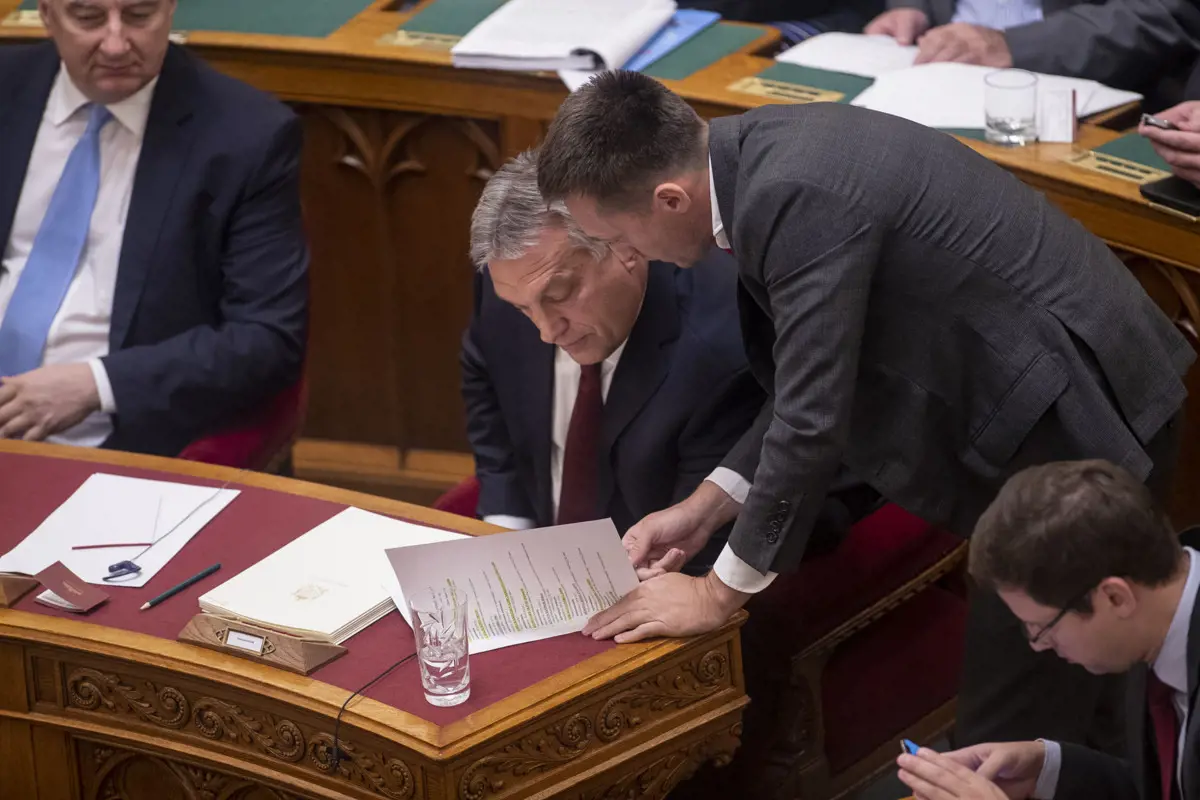 Szijjártó Péter nem elégedett azzal, ahogy Rogán Antal vezeti a Fidesz kampányát