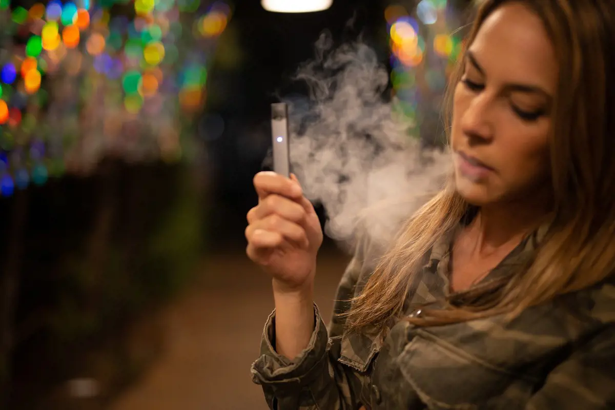 Alacsonyabb adót javasol a KPMG az e-cigire, mint a hagyományos cigarettára