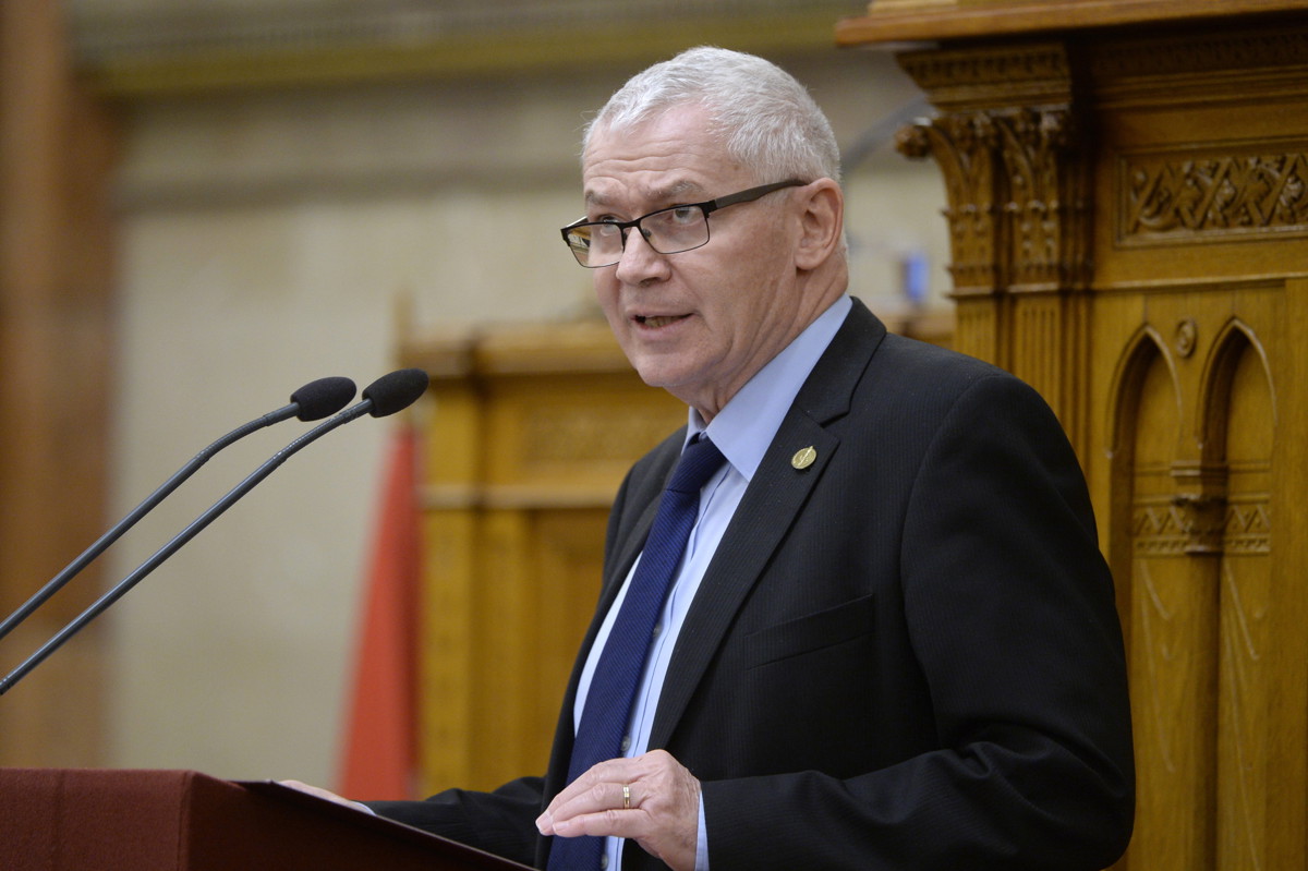Polt Péter feljelentésként értékelte, és ezzel megkerülte Balassa Péter kérdését