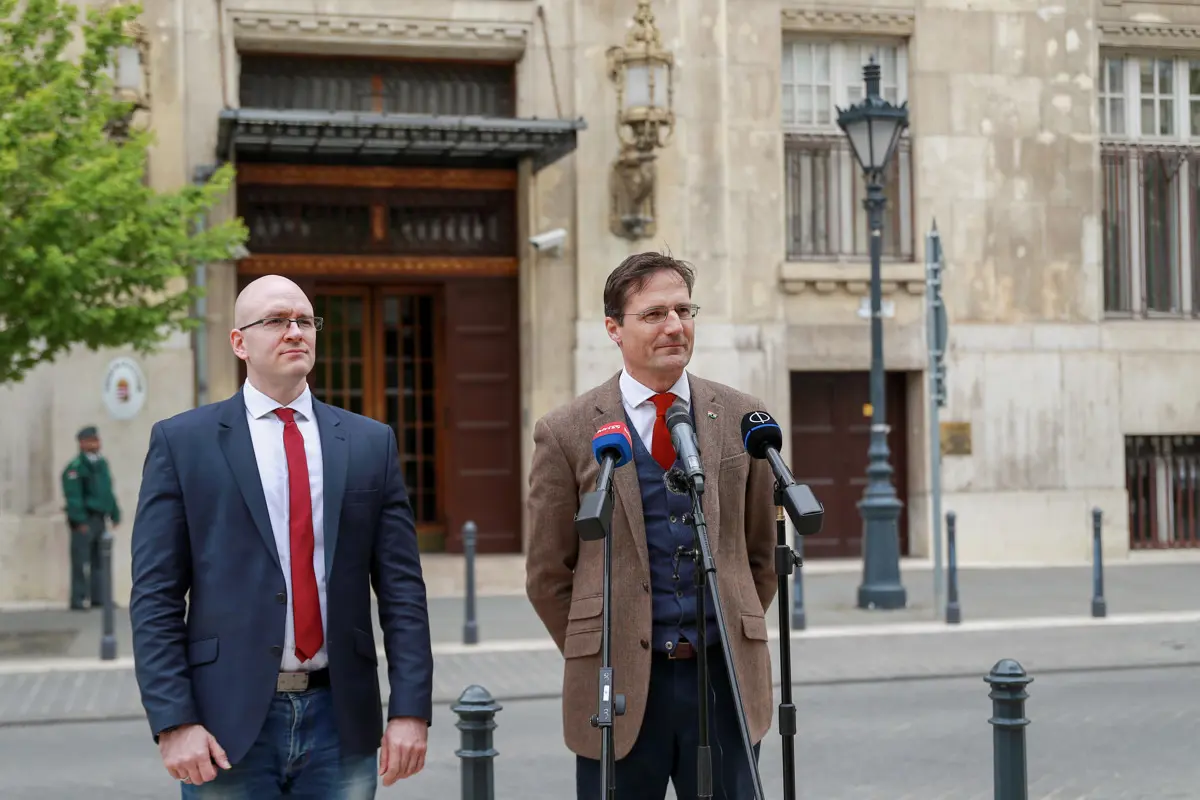 Jobbik-Konzervatívok: Itt az ideje, hogy a kormány végre tegyen valamit a magyar bérekért