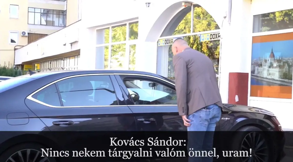 Videó: így tűnt el a fideszes Kovács Sándor, amikor az üzemanyagárak csökkentéséről akarták kérdezni