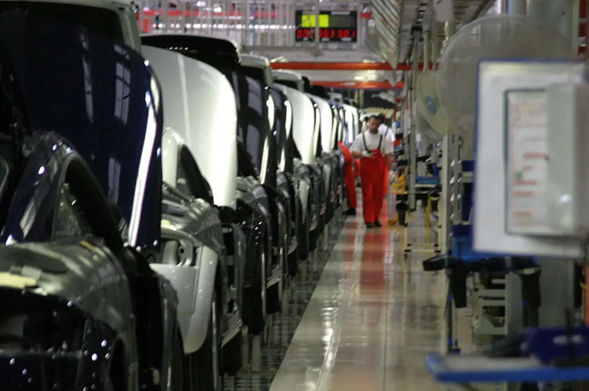 Újraindul a német autógyártás, ami jó hatással lehet a magyar iparra is, de lassú lesz a kilábalás