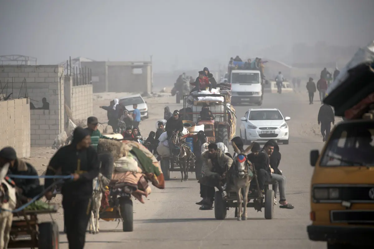Folytatódnak a harcok a Gázai övezet déli részén, újabb menekültáradat indult Rafah felé