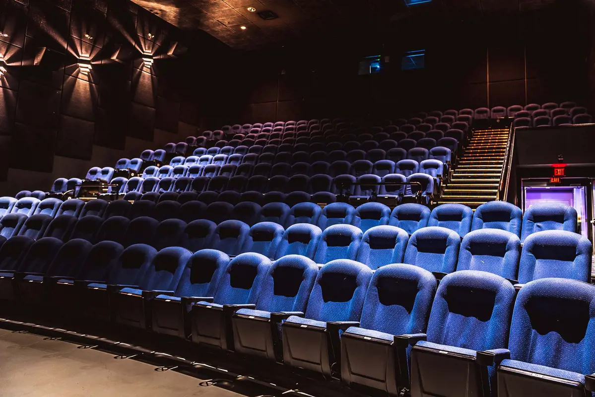 Több mint kétszáz napnyi zárvatartást követően újranyitnak a Cinema City mozik