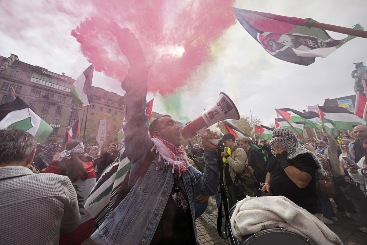 Izrael újabb kitelepítéseket rendelt el Rafahban, de hadműveletei kiterjesztésére is készül