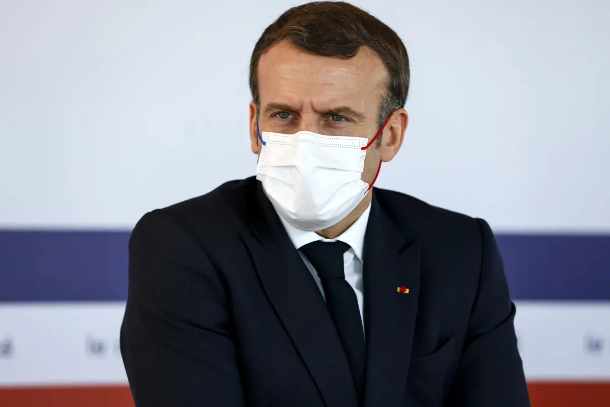 Macron kötelezővé teszi az oltást az egészségügyi dolgozók számára