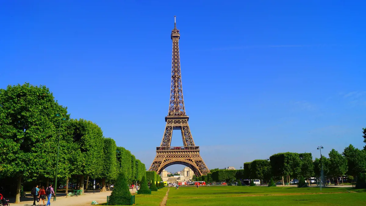 Kiürítették az Eiffel-tornyot bombafenyegetés miatt