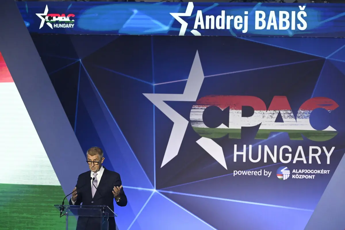 A CPAC Hungaryn való részvétele miatt felfüggesztették Andrej Babis jogait az európai liberálisok
