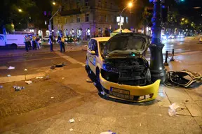 Hárman is súlyosan megsérültek egy éjszakai balesetben Budapesten
