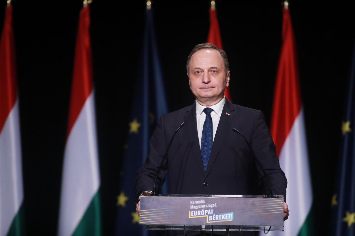 Brenner Koloman pénteken együtt fog tüntetni Azahriah-val