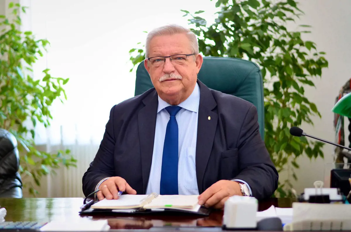 Romázva küldte vissza a fideszes polgármester a segélyszámlára érkezett ellenzéki adományt